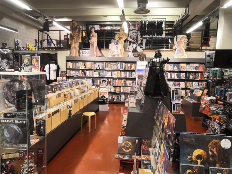 MOVING RECORDS & COMICS