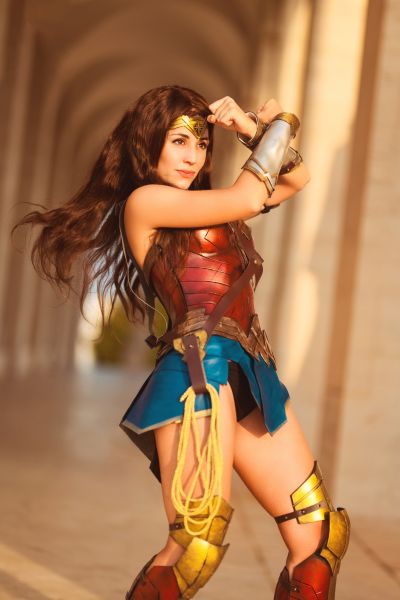 "Twyzy": presentazione con la cosplayer AMBRA PAZZANI