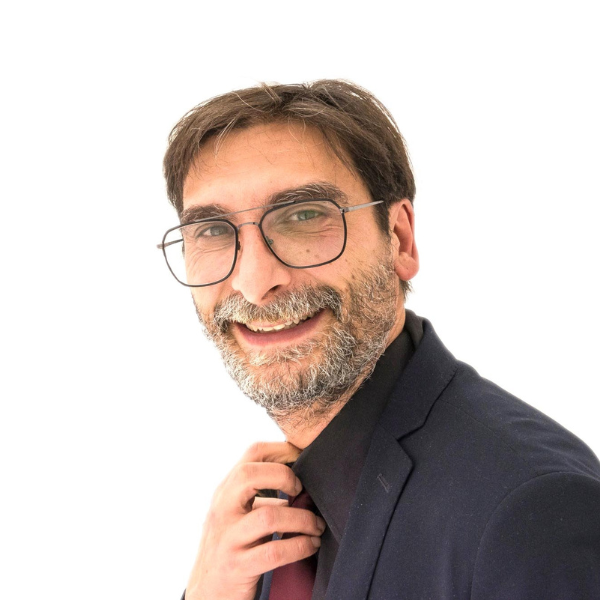 La mostra di Carmine Di Giandomenico: il percorso espositivo, la carriera, le storie.